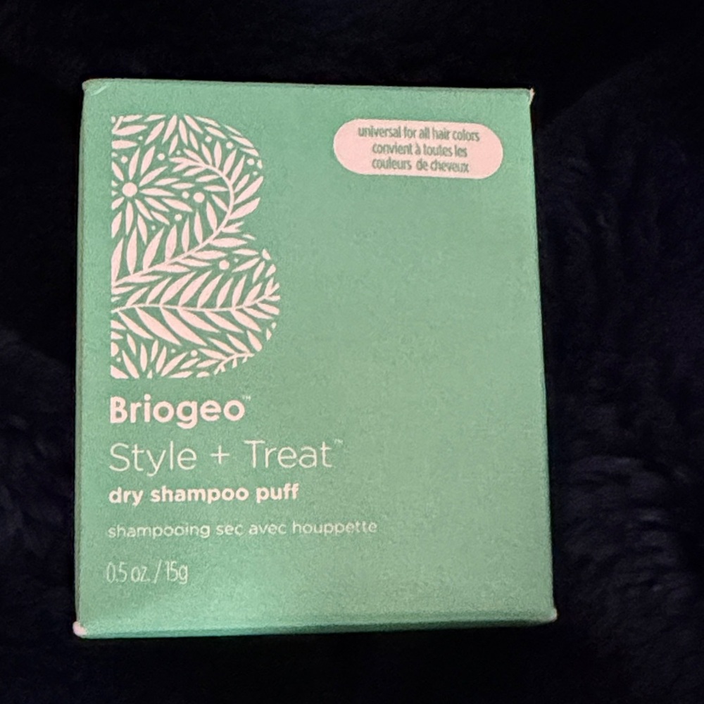 Briogeo Style + Treat Dry Shampoo Puff - Mint Green